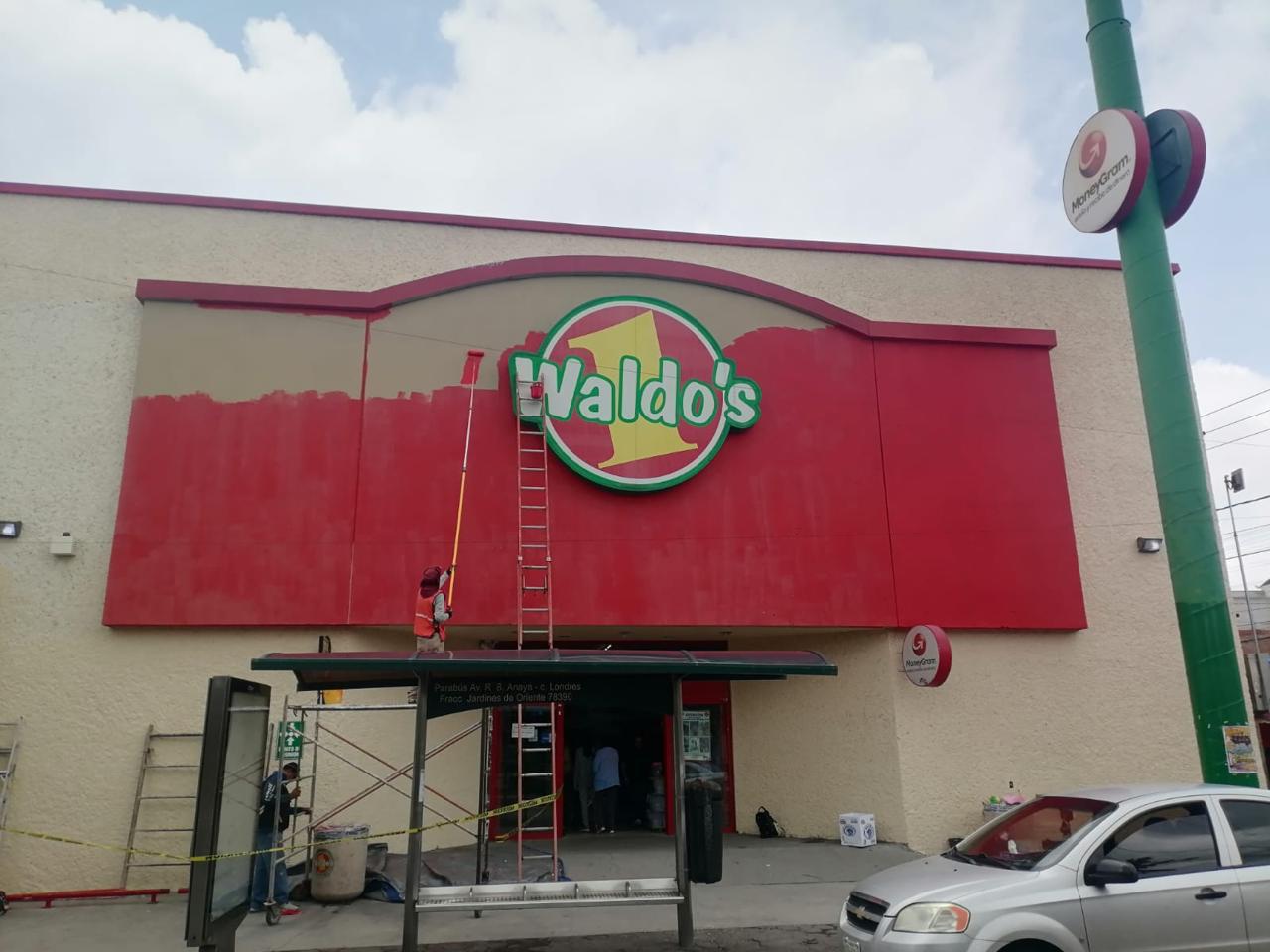 Pintura de fachada en proceso
