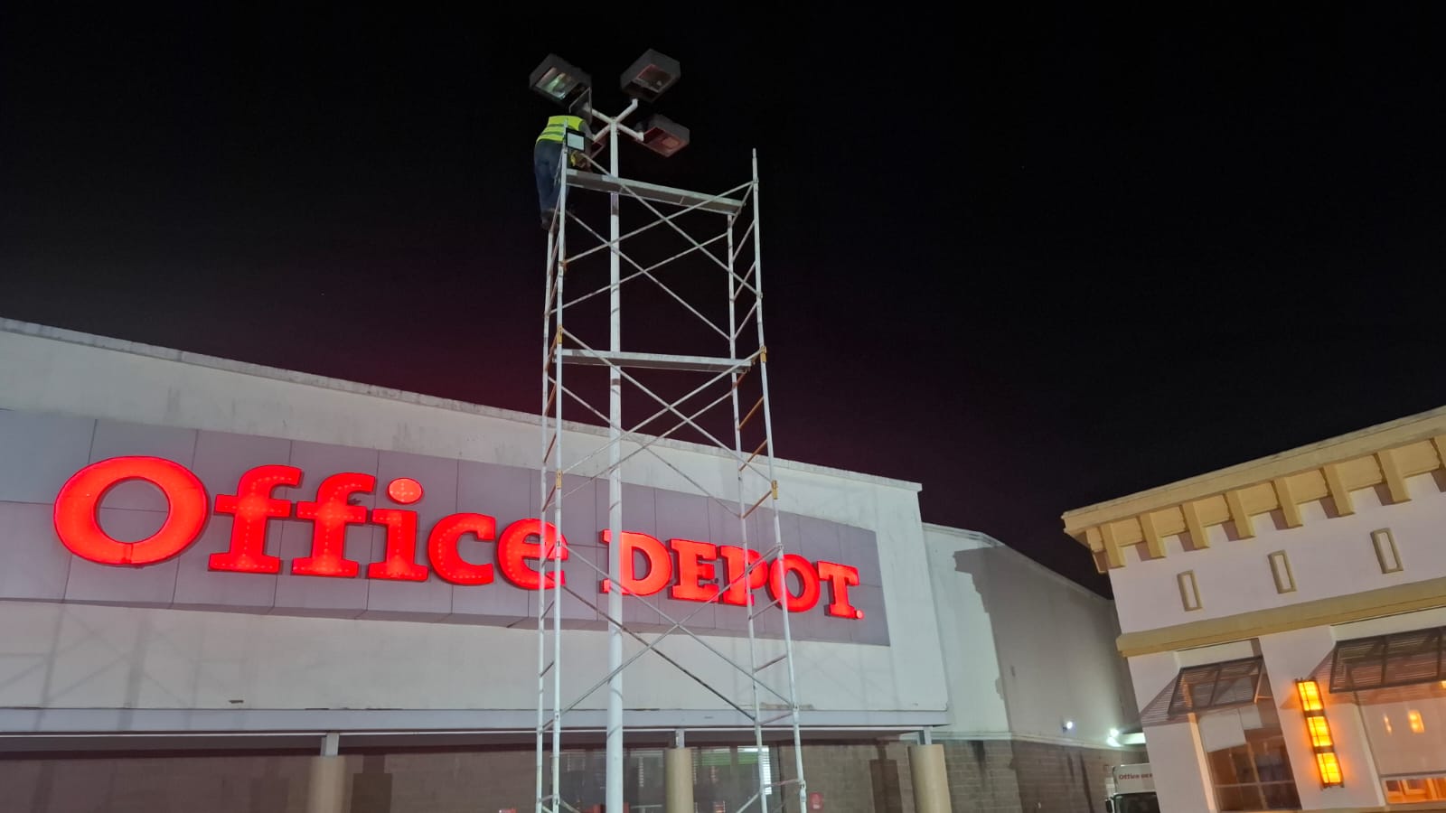 Office Depot instalacion nocturna